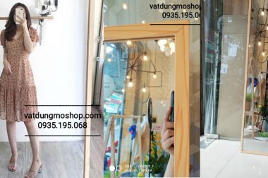 Gương nịnh viền nhựa giả gỗ – Mẫu gương đẹp cho shop
